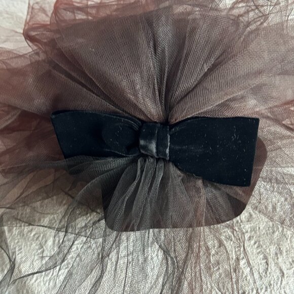 1960s Black Velvet Hat w/ Brown Netting Mob Wife Widow - Picture 3 of 9